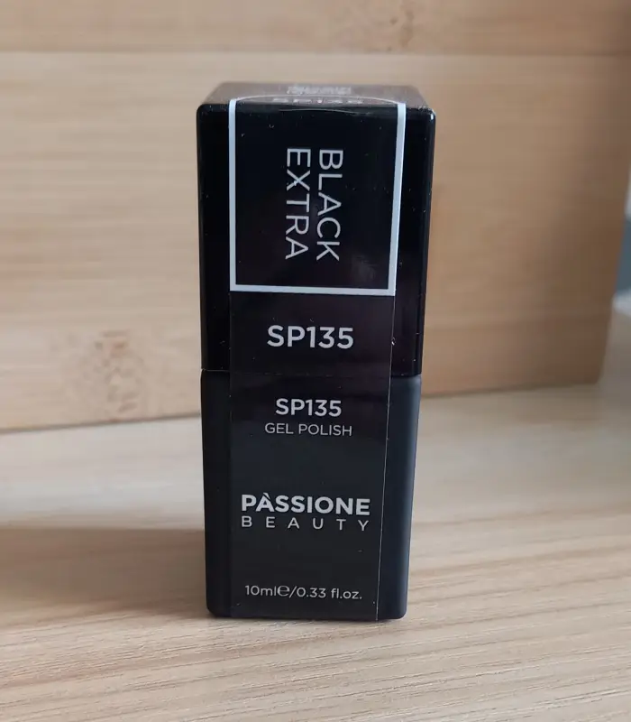 vernis black. M.E.A Studio Aura