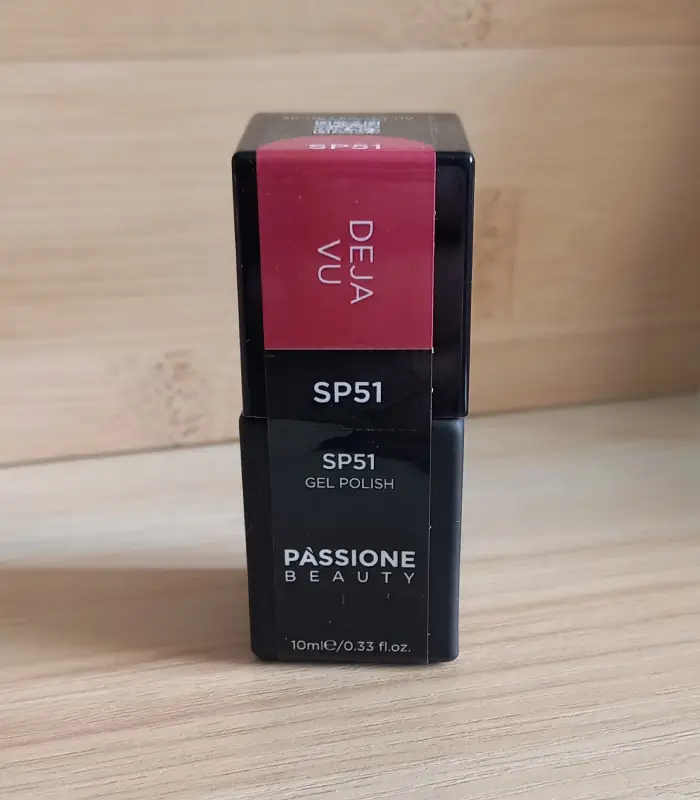 vernis rouge pour ongles. M.E.A Studio Aura