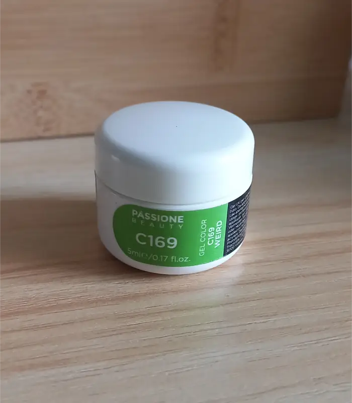 gel vert pour ongle. Nail art. M.E.A Studio Aura