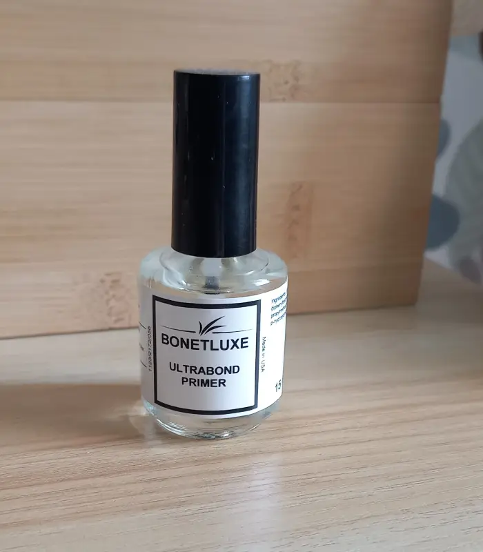VERNIS; M.E.A Studio Aura