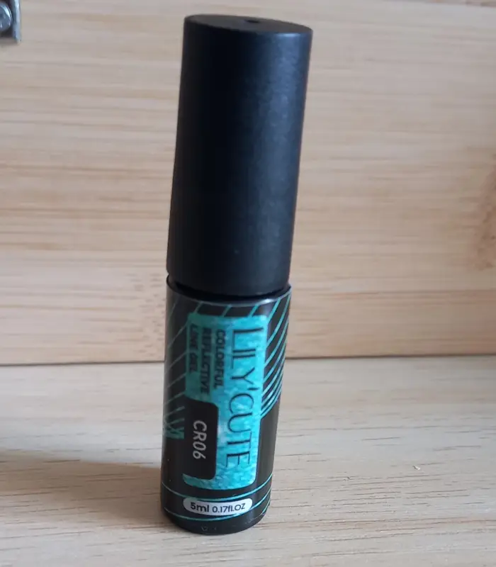 Gel liquide turquoise pour ongle nail art. M.E.A Studio Aura