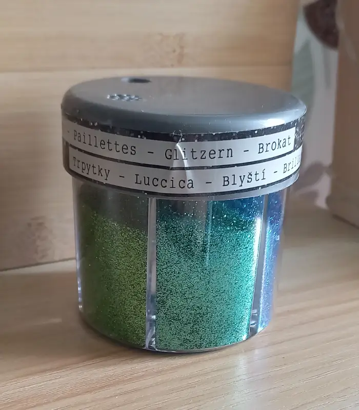 paillettes de couleur verte. M.E.A Studio Aura
