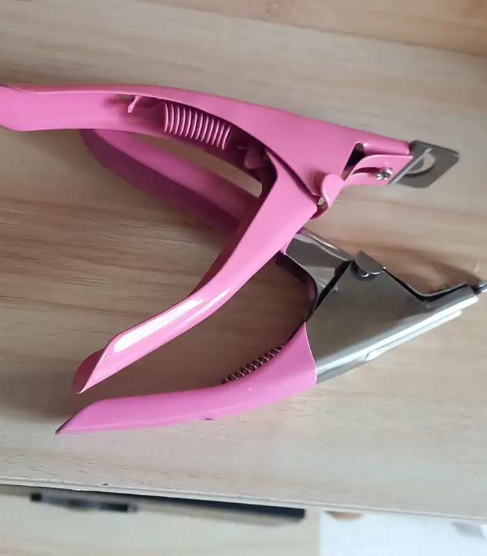 pince guillotine pour ongle. M.E.A Studio Aura
