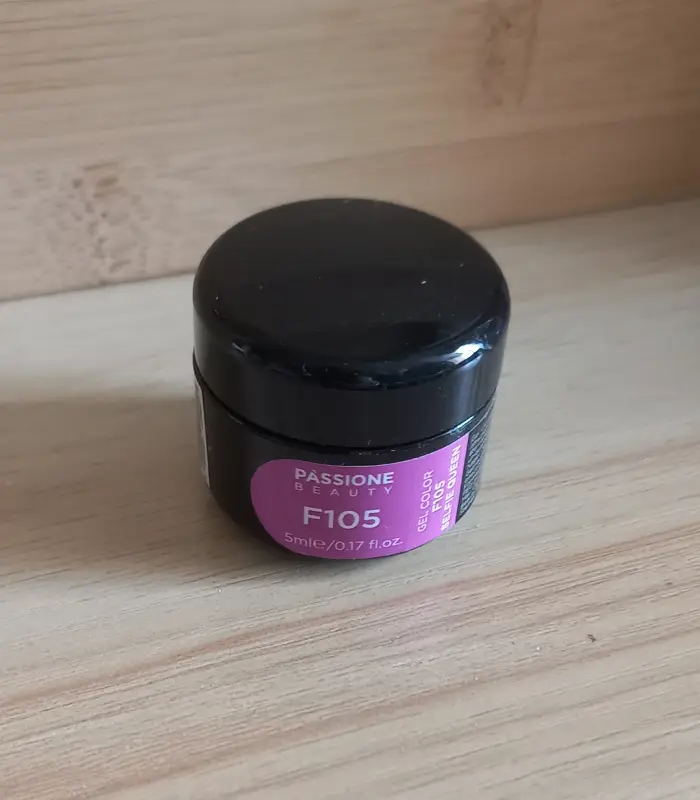 gel pour ongle de couleur violet; M.E.A Studio Aura