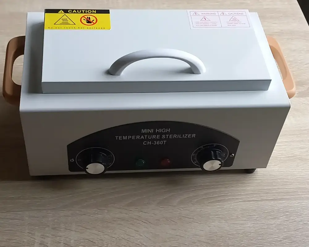 Sterilisateur à chaud pour onglerie. M.E.A Studio Aura