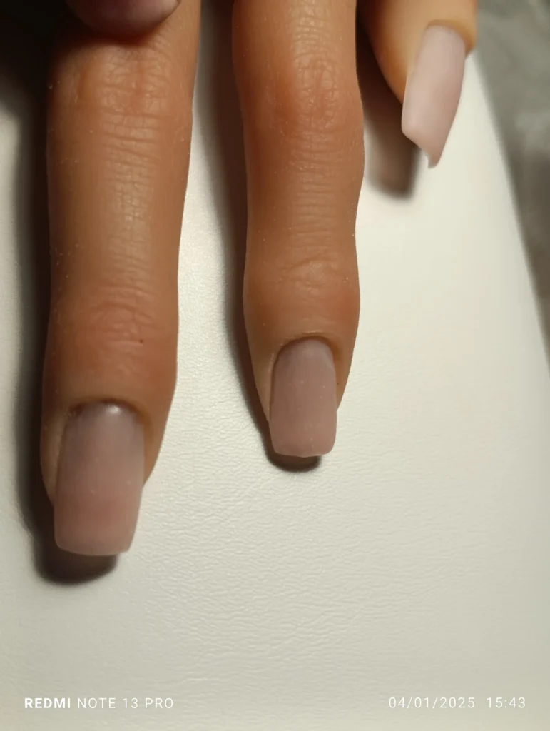 Gainage pour ongle. M.E.A Studio Aura