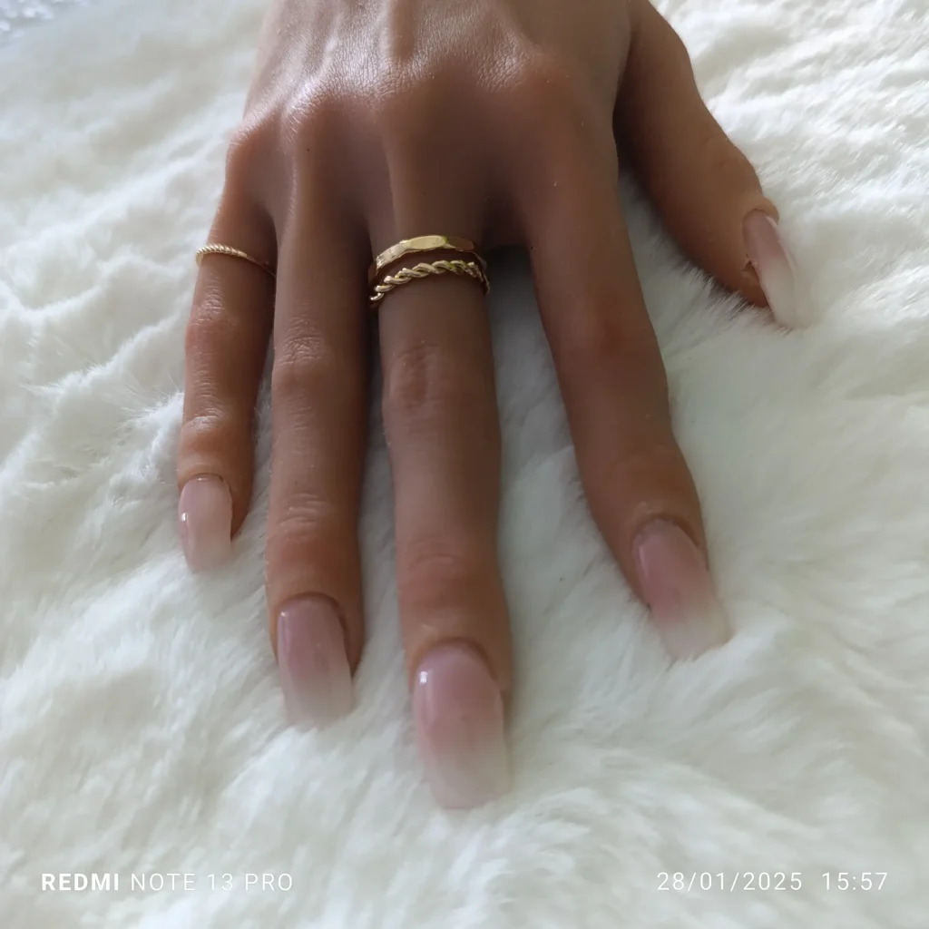 Babyboomer pour ongles. M.E.A Studio Aura