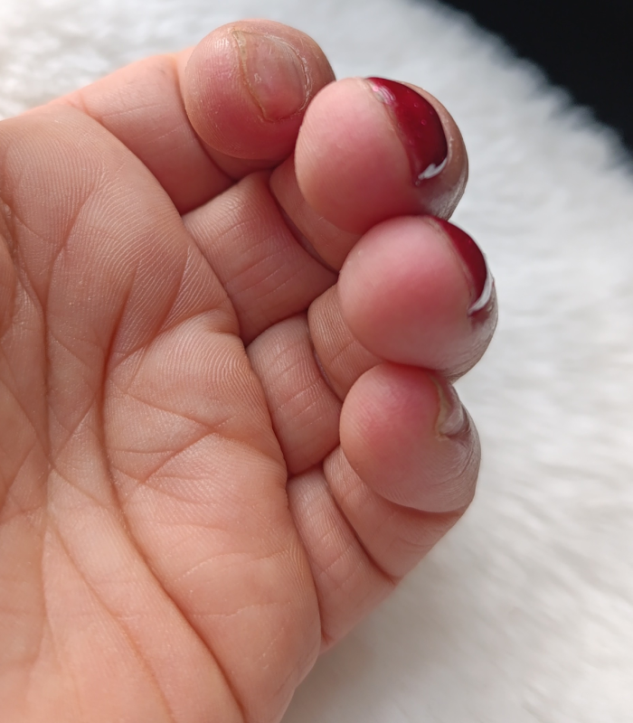 Vernis semi permanent de couleur rouge. M.E.A Studio Aura