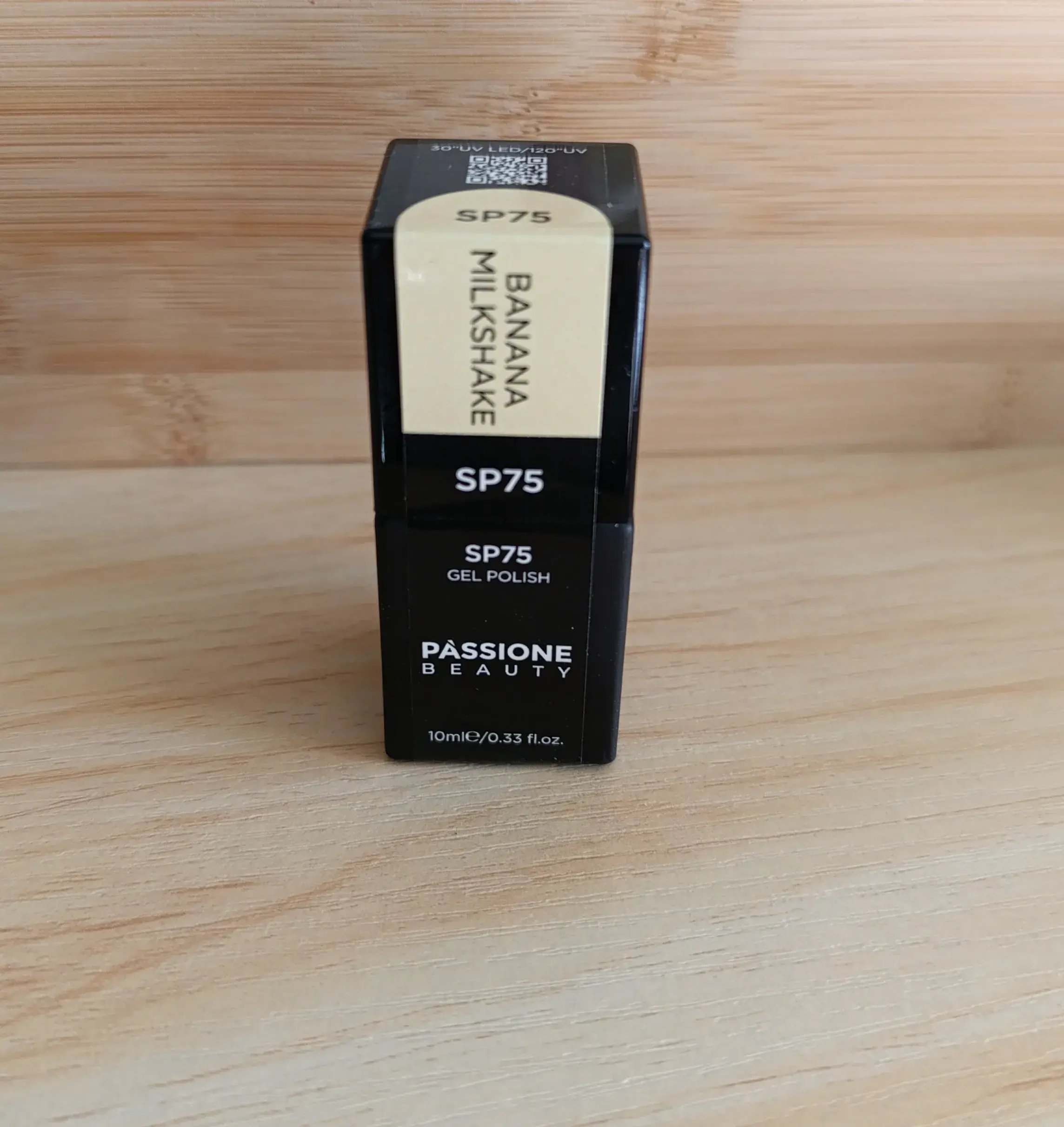 vernis ongle de couleur beige. M.E.A Studio Aura