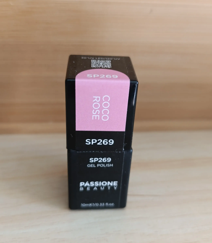 Vernis semi-permanent de couleur rose.M.E.A Studio Aura