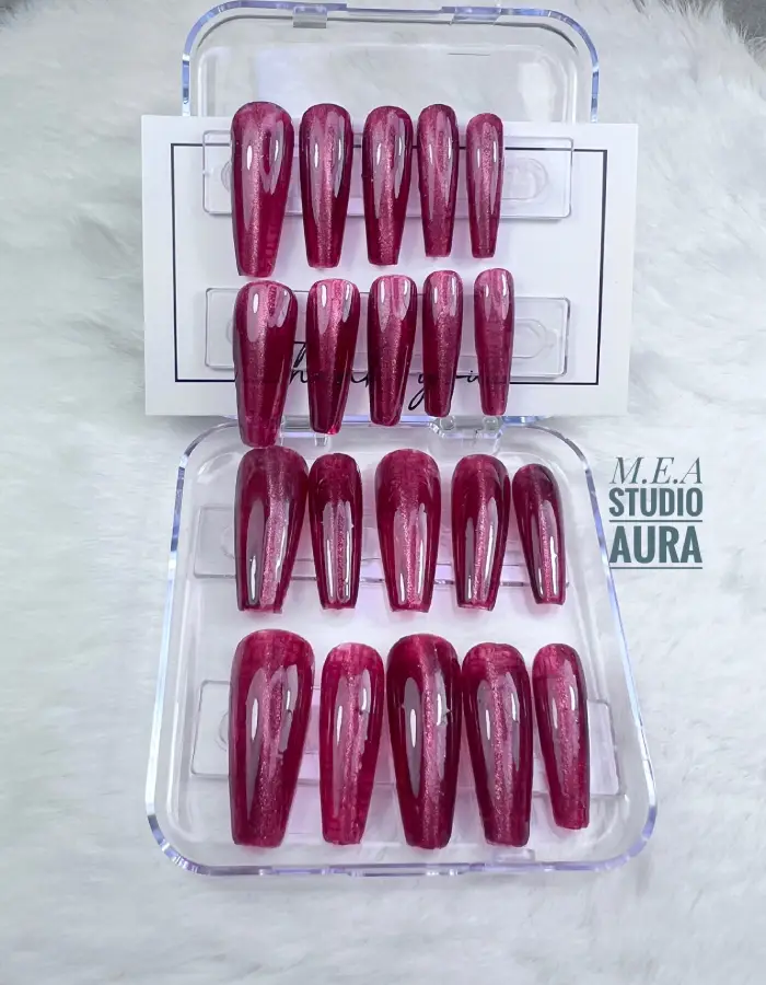 Cat eyes rouge.M.E.A STudio Aura