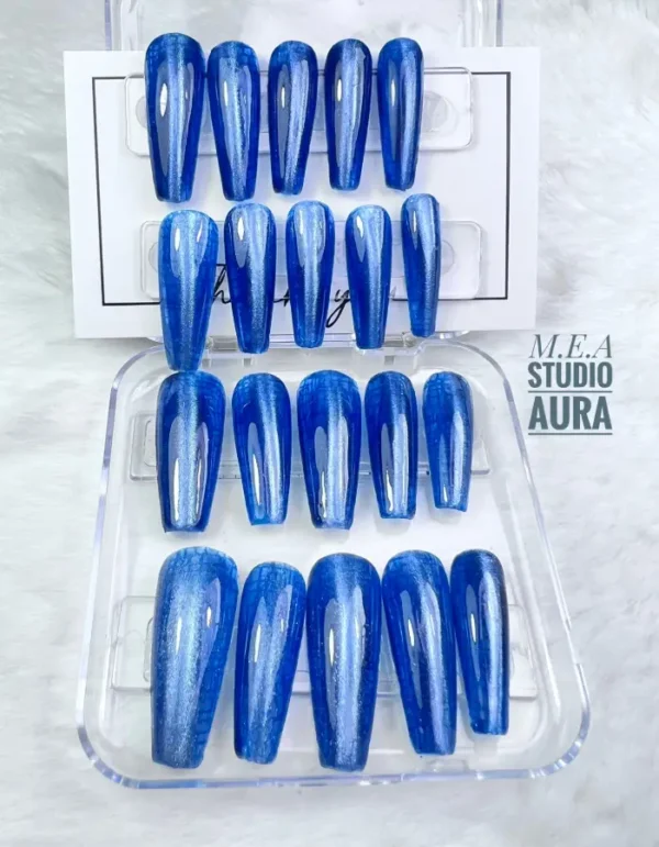 Magnétisme Bleu – Profondeur capturée en un regard