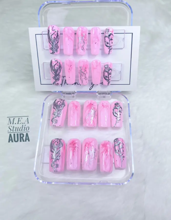 Press on nails violette. M.E.A Studio Aura (2)
