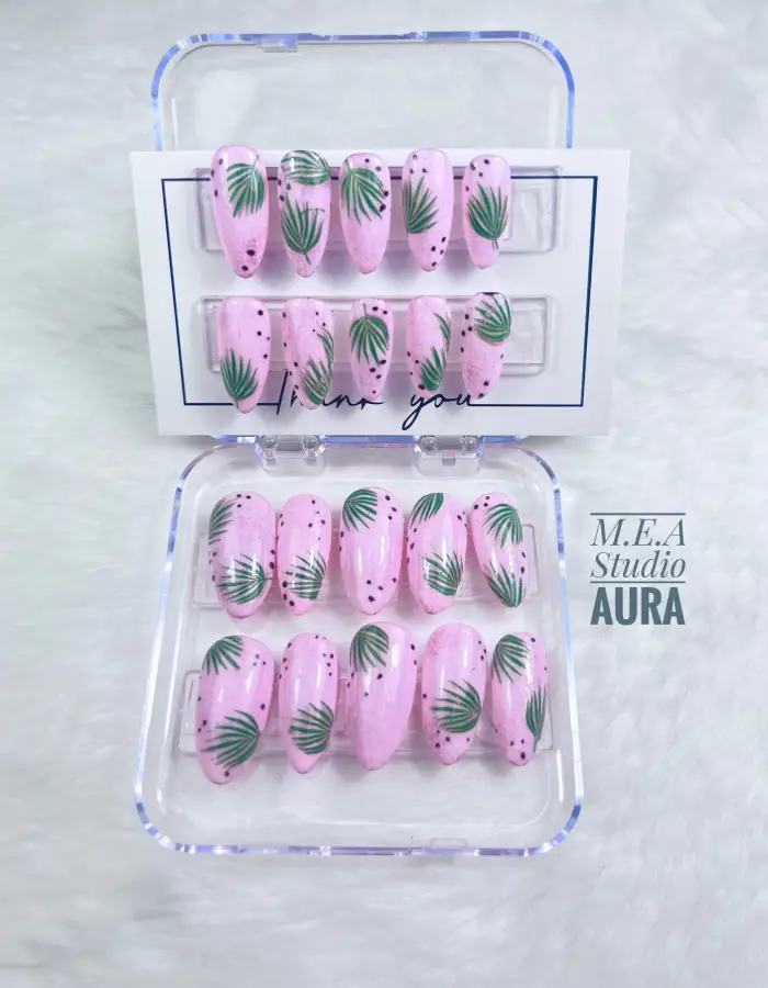 Press on nails violette. M.E.A Studio Aura (6)