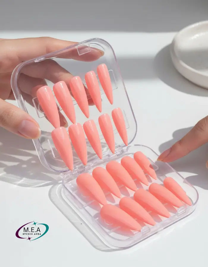 Faux ongles uni.M.E.A. Studio Aura