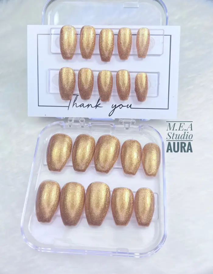 Press on nails de couleur or