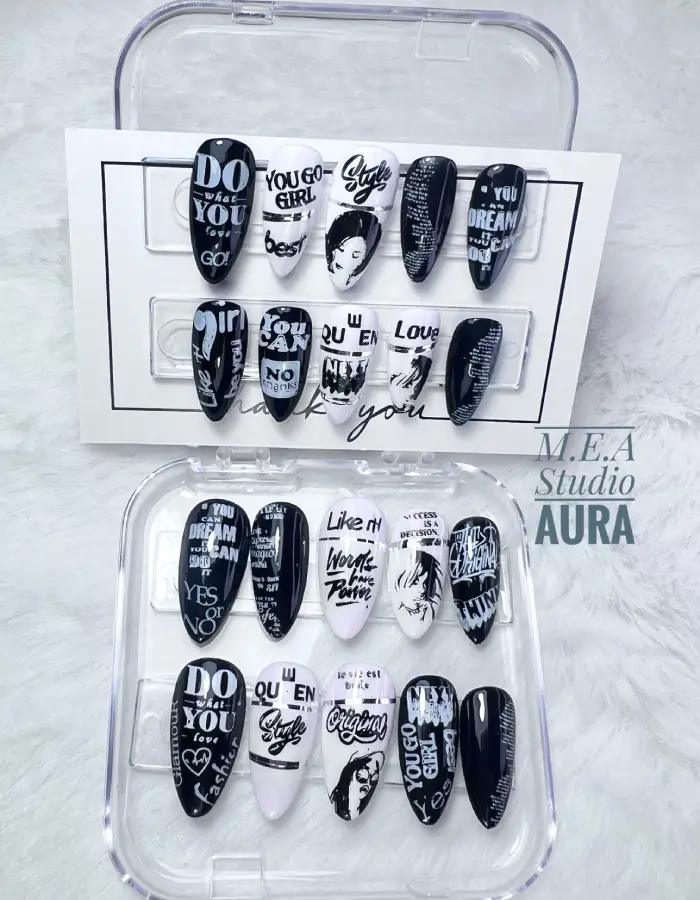 Press o,n nails noir et blanche avec dessins . M.E.A Studio Aura
