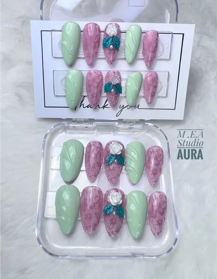 Press o,n nails rose et vertes. M.E.A Studio Aura