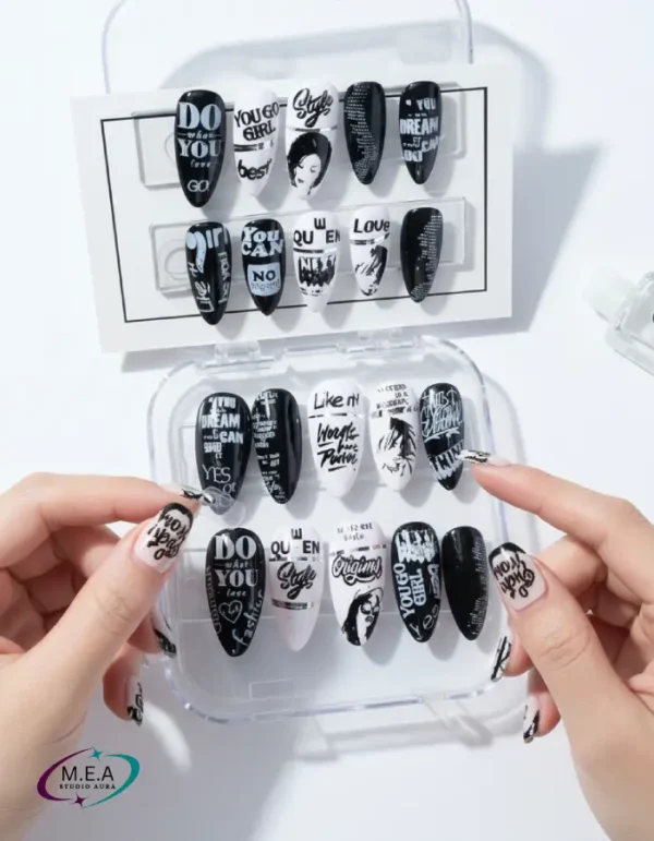 Élégance Monochrome – Visages & Écritures