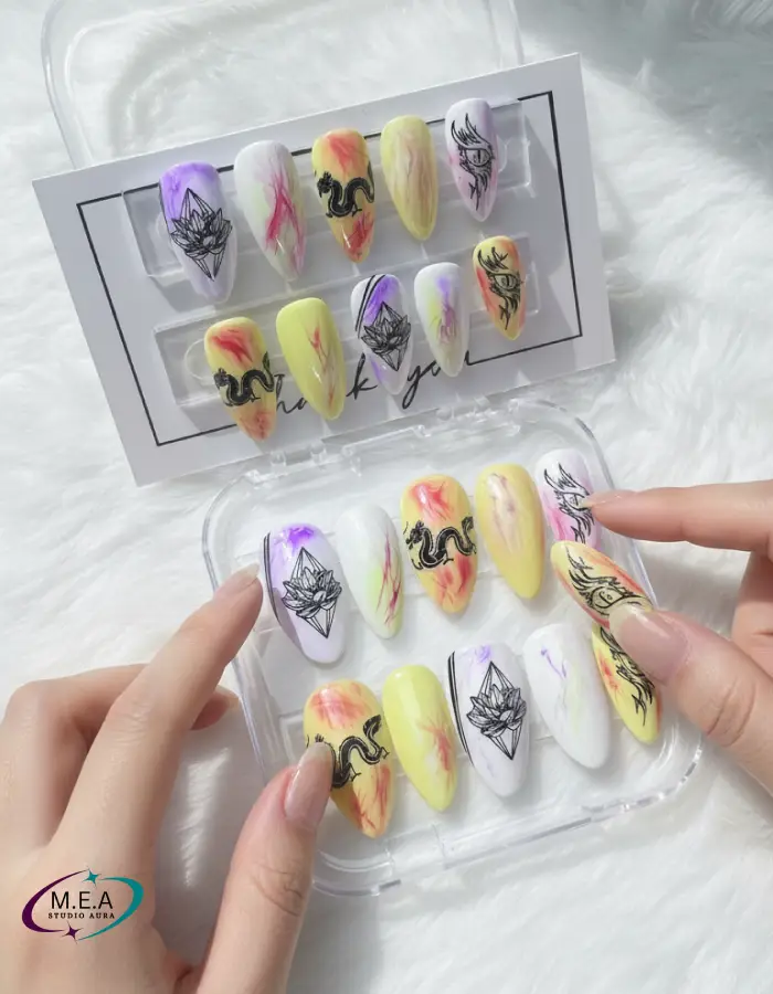 Press on nails. M.E.A Studio Aura. Press on nails de couleur rose