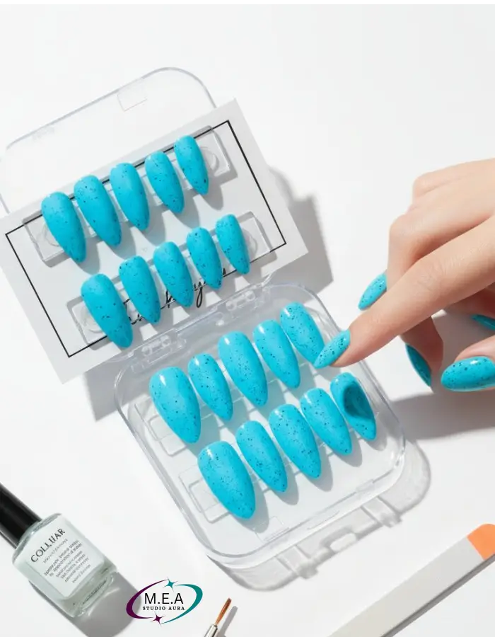 Press on nails. M.E.A Studio Aura. Press on nails de couleur rose (1)