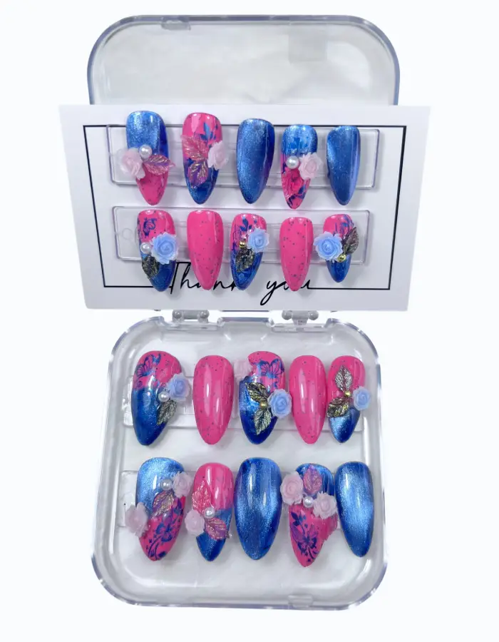 Press on nails . M.E.A Studio Aura