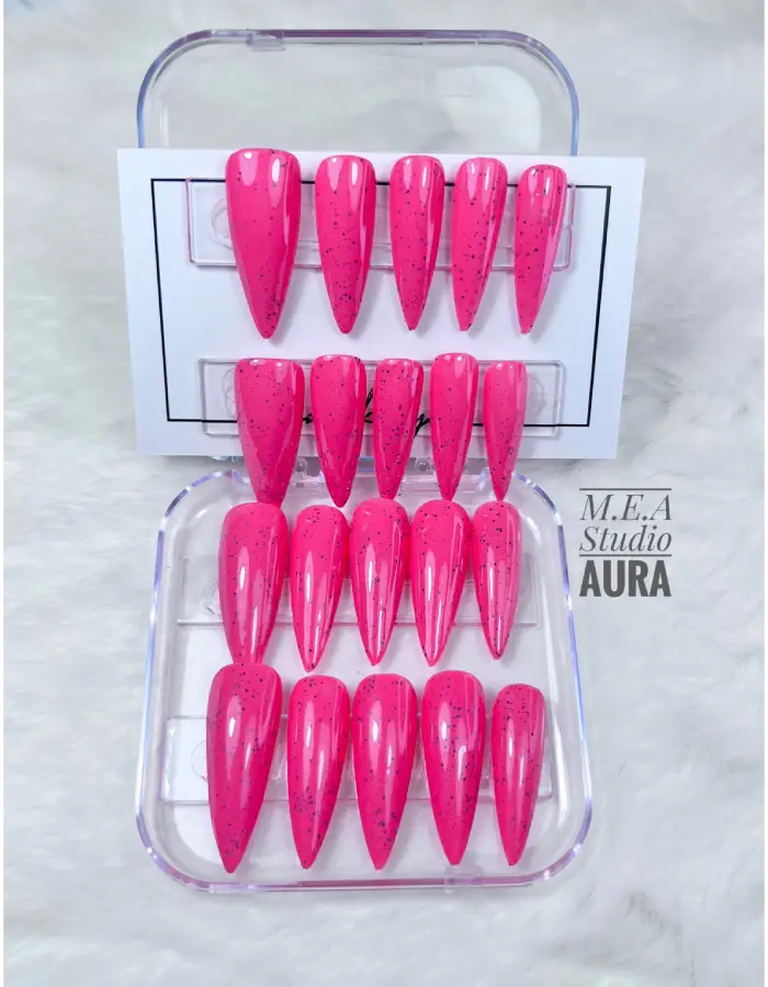 Press on nails rose.M.E.A Studio Aura