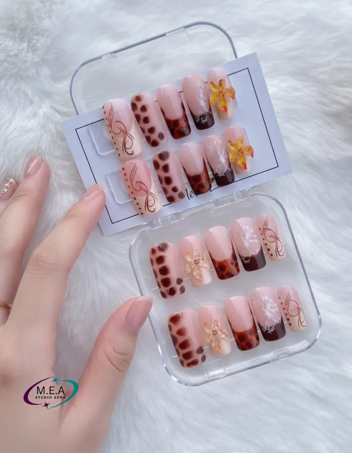 Press on nails.M.E.A Studio Aura (1)