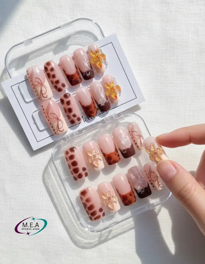 Press on nails.M.E.A Studio Aura